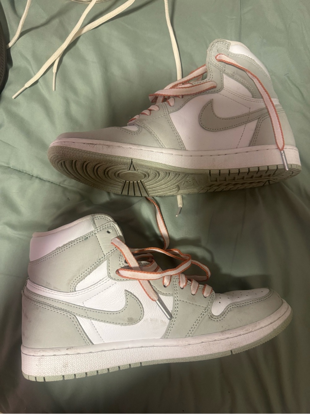 2021 Wmns Air Jordan 1 Retro High OG
'Seafoam' size 9.5